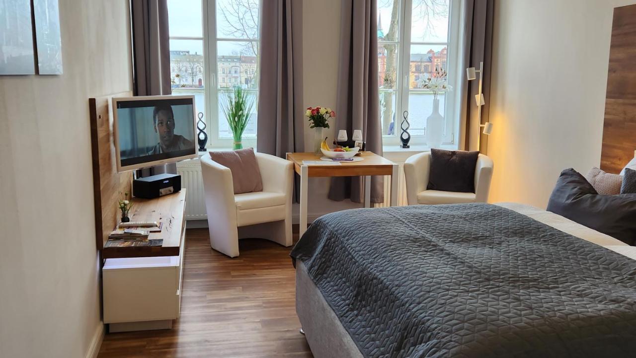 Das Ferienapartment Alexandrine Direkt Am Pfaffenteich Mit Eigenem Parkplatz شفيرين المظهر الخارجي الصورة